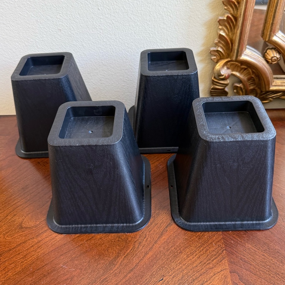 Set of under bed 6 inch height extenders